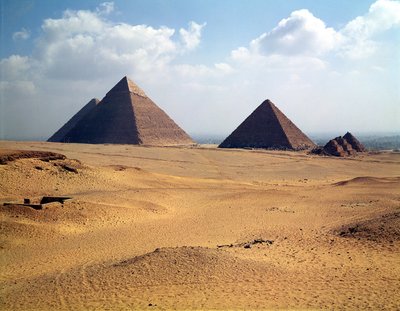 Uitzicht op de piramides van Cheops, Chephren en Mycerinus door Old Kingdom Egyptian