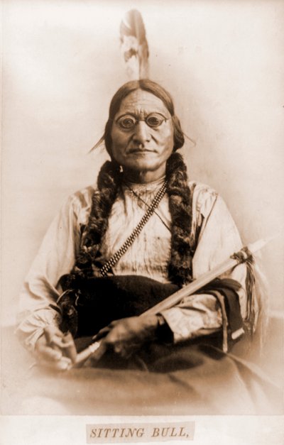 Portret van Sitting Bull met Calumet door Orlando Scott Goff
