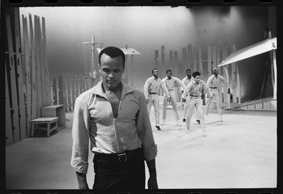 Harry Belafonte op de set van een tv-special door Orlando Suero