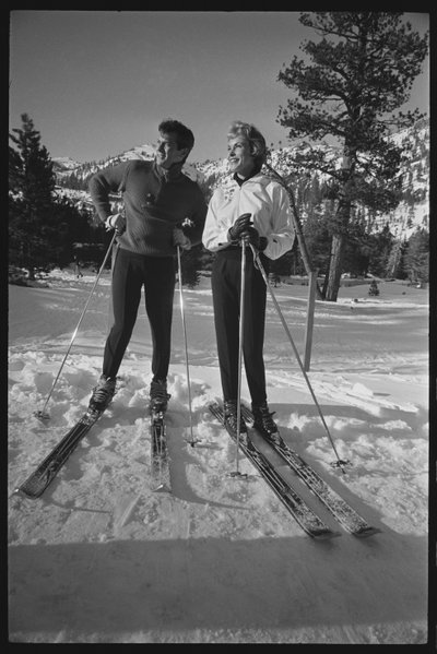 Janet Leigh en Tony Curtis op ski