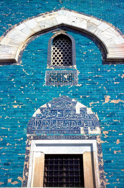 Uitzicht op het portaal van het groene mausoleum door Ottoman School