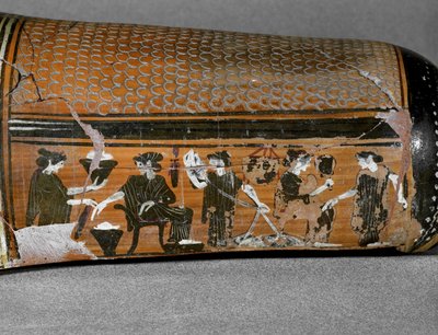 Onos of epinetron, een beschermende groef van heup tot knie die Griekse vrouwen gebruikten bij het spinnen, toegeschreven aan de "Schilder van Diosphos" 31 ... door Painter Diosphos