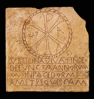 Christelijke inscriptie met het monogram van Christus, gevonden in Rome, Vroegchristelijke periode, 4e eeuw door Paleo Christian