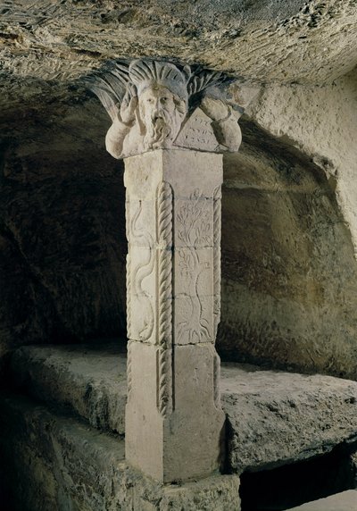 Zuil uit de crypte, met het hoofd van Mozes als kapiteel, AD 415 door Paleo Christian