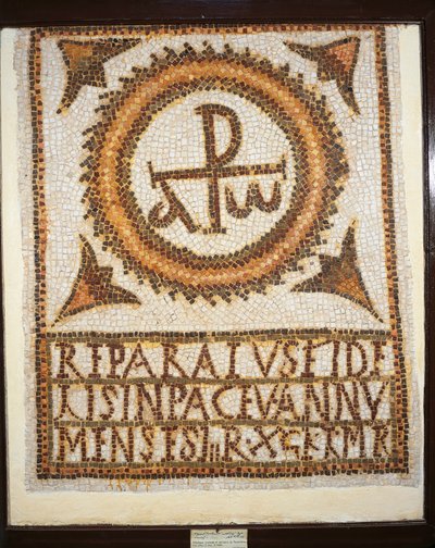 De Uppenna Mozaïek, Mozaïekwerk dat een graf met een grafschrift afbeeldt: alfa en omega (het begin en het einde) door Paleo Christian