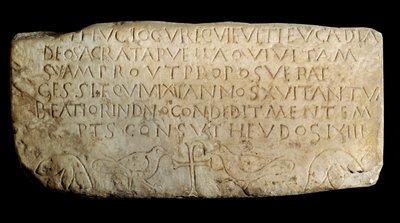 Paleochristelijke kunst: epitaaf van Leucadia. Plaque uit de oude kerk van de Makkabeeën in Lyon. Parijs, Louvre Museum door Paleo Christian Paleo Christian