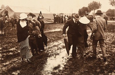 Gasten bij de festiviteiten van een vossenjacht in Capannelle, nabij Rome, 22/02/1915 door Paolo Lucchesi