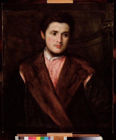 Portret van een jonge man met een bontjas door Paris Bordone