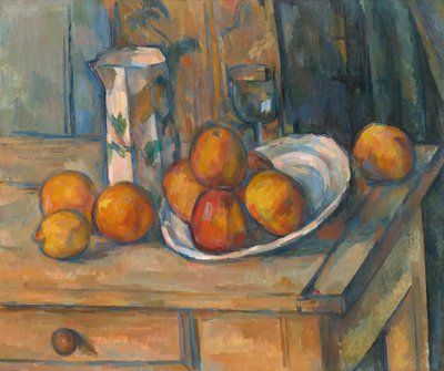 Stilleven met Melkkruik en Fruit door Paul Cézanne