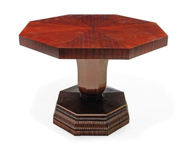 Sokkeltafel door Paul Follot