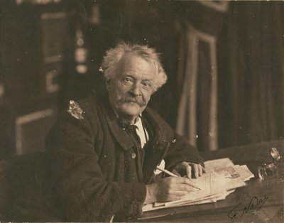 [Félix Nadar zit aan schrijftafel]. door Paul Nadar