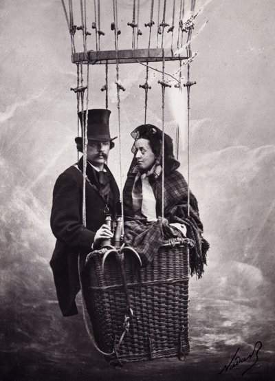 Paul Nadar en zijn vrouw in de mand van de ballon (heteluchtballon) (zwart-wit foto) door Paul Nadar
