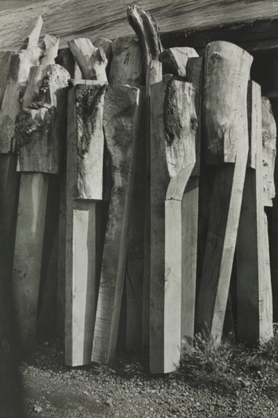 Totems, oude scheepswerf, Rye door Paul Nash