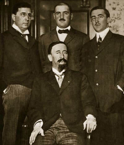 Francisco Madero en drie van zijn zonen, Gustavo, Gabriel en Evaristo, in het Astor Hotel, New York, maart 1911 door Paul Thompson