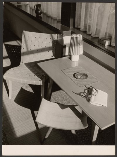 [Tafel en stoel]. door Paul Wolff
