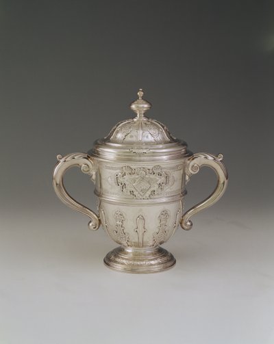 Tweehandige beker en deksel, 1730-31 door Paul de Lamerie