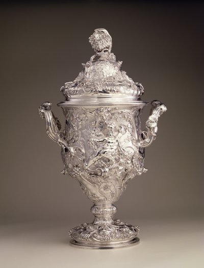 Twee-handled beker en deksel, 1742-43 door Paul de Lamerie
