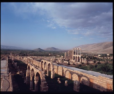 Uitzicht op de stad Anjar, 705-710 door Period Umayyad