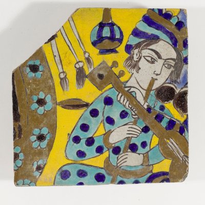 Een laat 17e-eeuwse Safavid Perzische cuerda seca keramische tegel die een man met een fluit in een tulband afbeeldt door Persian School
