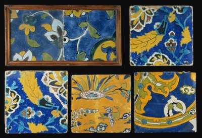 Groep van Safavid Cuerda Seca tegels door Persian School