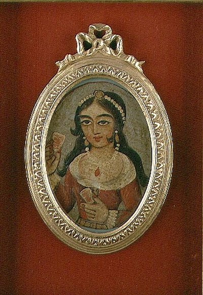 Qajar buste rondel met afbeelding van een versierde vrouw door Persian School