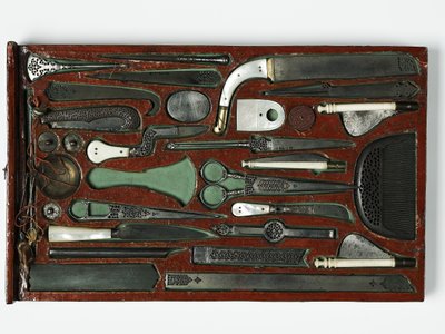 Gereedschapskist met afbeelding van de Heilige Familie, ca. 1830 door Persian School