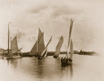 Een zeilwedstrijd in Horning, Leven en landschap op de Norfolk Broads, 1885 door Peter Emerson und Thomas Goodall