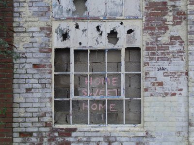 NEWCASTLE THUIS-ZOET-THUIS, 2016 door Peter McClure