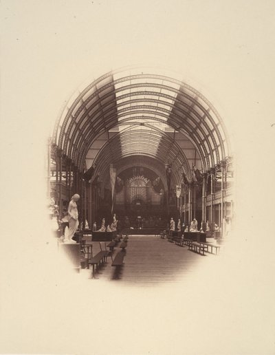 Uitzicht in de centrale hal, kunstschatten tentoonstelling, Manchester, 1857 door Philip Henry Delamotte