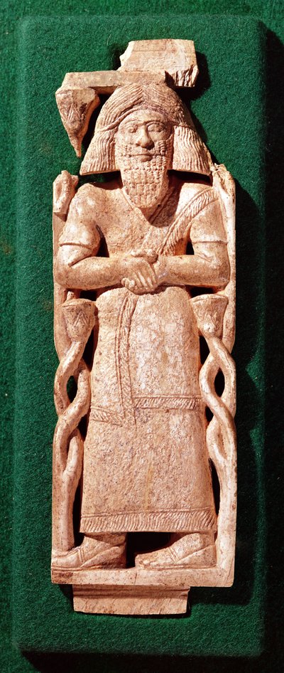 Ivoren plaquette van een god, van het staatsbed van Hazael, koning van Damascus, Syrisch, uit Arslan Tasch, ca. 840 v.Chr. door Phoenician