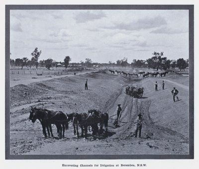 Kanalen graven voor irrigatie in Berembea, NSW door Photographer Australian
