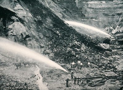 Hydraulisch afspoelen van alluviale tinafzettingen, Tasmanië, ca. 1900, uit 