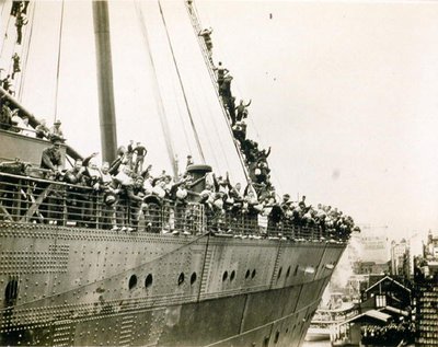 De Mauretania in Sydney, mei 1940 door Photographer Australian