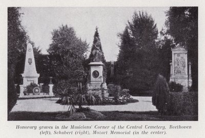 Eregraven in de Muziekhoek van de Centrale Begraafplaats, Beethoven (links), Schubert (rechts), Mozart Memorial (in het midden) door Photographer Austrian