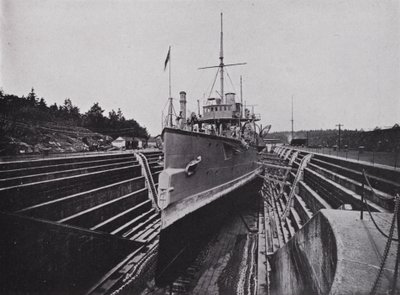 HMS "Flora," in dok, Esquimalt, Brits-Columbia door Photographer Canadian