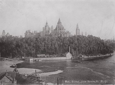 De parlementsgebouwen, Ottawa, vanaf Nepean Point (zwart-wit foto) door Photographer Canadian