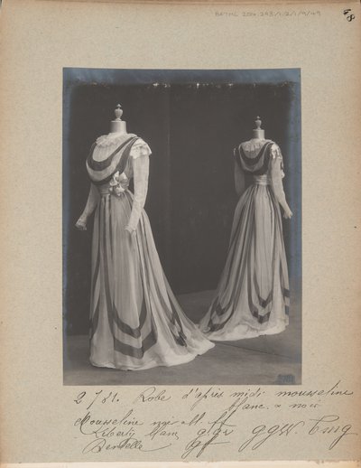 Albumblad: House of Worth, Middagjurk door Photographer French