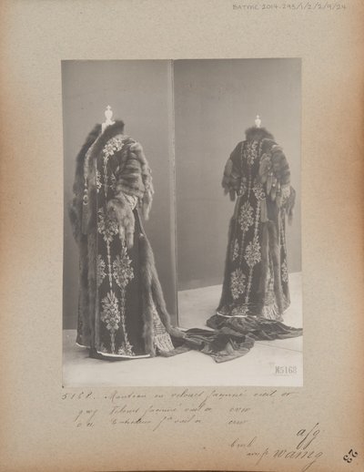 Albumblad: House of Worth, Avondjas door Photographer French