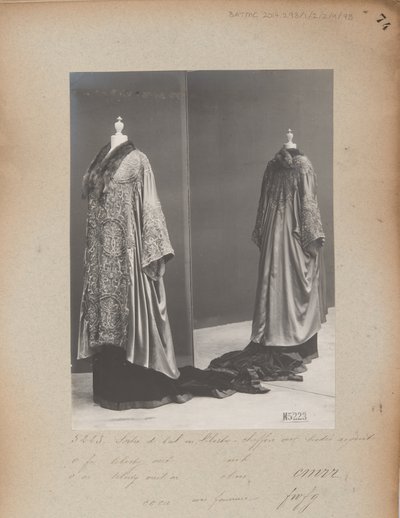 Albumblad: House of Worth, Sortie de Bal door Photographer French