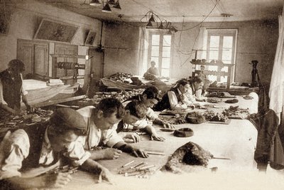 Aubusson Tapijtfabriek, Frankrijk, ca. 1900 (zw/w foto) door Photographer French
