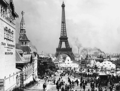 Uitzicht op de Trocadero-tuinen en de Eiffeltoren, Wereldtentoonstelling Parijs door Photographer French