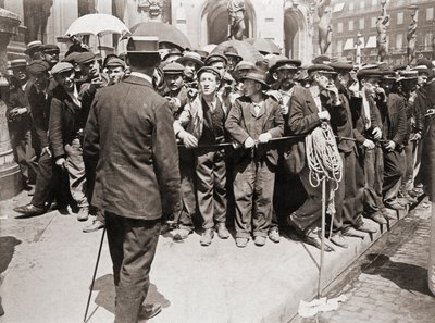 Arbeidersdemonstratie, Parijs, c.1900 (zw/w foto) door Photographer French