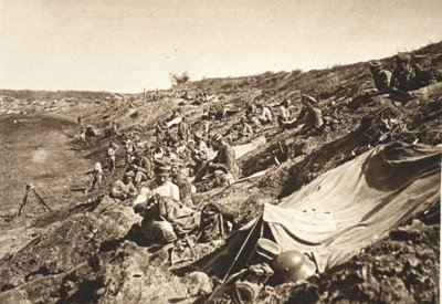 Duits infanteriebataljon in reservepositie tijdens de opmars ten noorden van Focsani, augustus 1917 door Photographer German