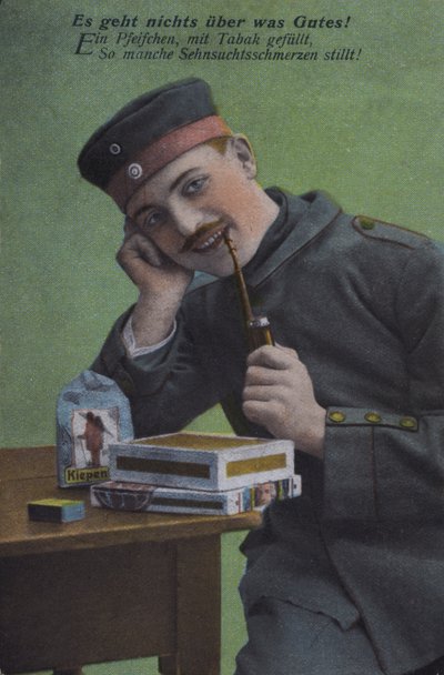 Duitse soldaat die zijn pijp rookt door Photographer German