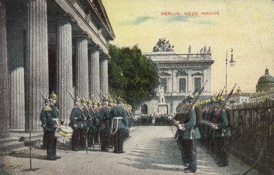 Duitse soldaten op parade buiten de Neue Wache, Berlijn door Photographer German
