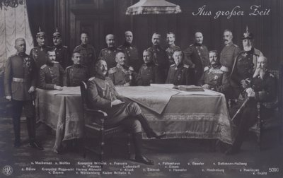 Kaiser Wilhelm II van Duitsland met senior Duitse militaire commandanten door Photographer German