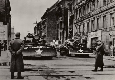 Bijzonder ernstige provocaties begonnen tussen 24 en 28 oktober 1961 toen zwaarbewapende Amerikaanse soldaten, ondersteund door tanks, herhaaldelijk de staatsgrens van de Duitse Democratische Republiek schonden door Photographer German