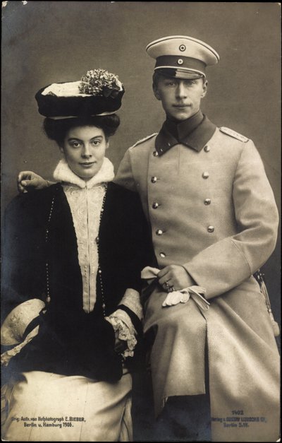 Prinses Cecilie met Prins Willem, Jas en Hoed door Photographer German