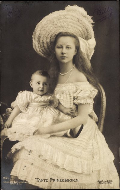 Koningin Viktoria Luise als tante prinsessen door Photographer German