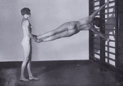 Het mooie lichaam, fysieke cultuur voor vrouwen (zwart-wit foto) door Photographer German